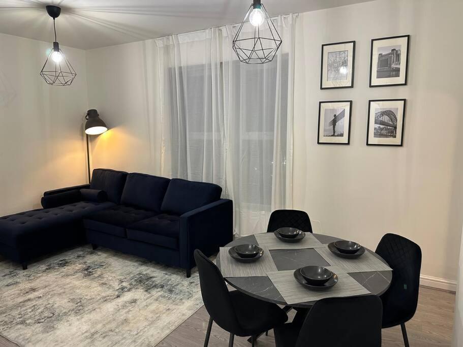 Modern Apartment, 1Km From City! ニューカッスル・アポン・タイン エクステリア 写真